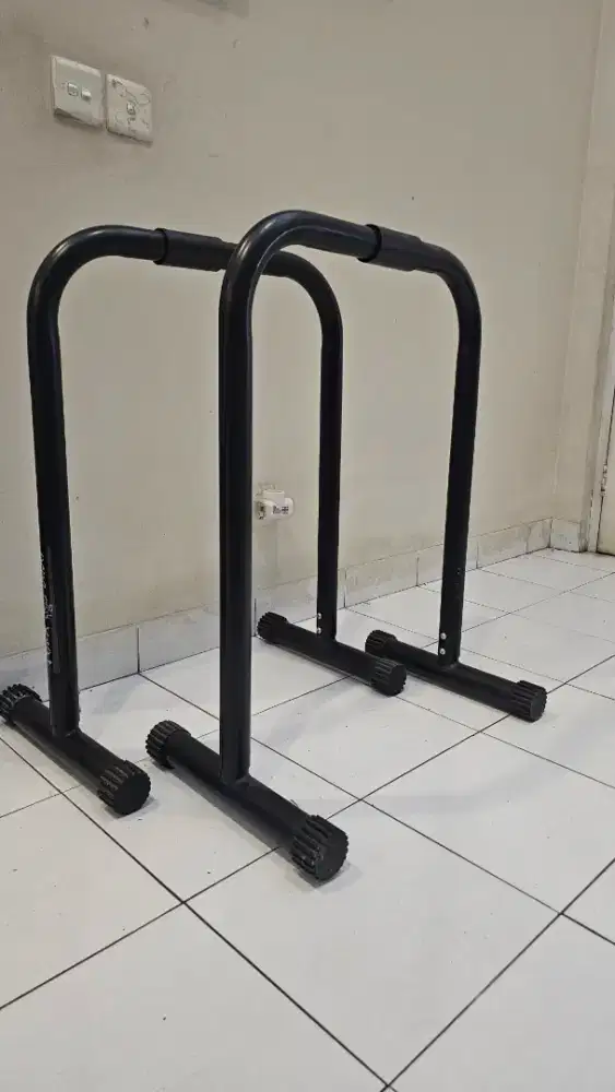 Paralletes Bars / Dip Bars Besi Warna Hitam