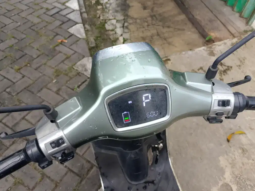 Di jual motor listrik uwinfly T 3 model vespa