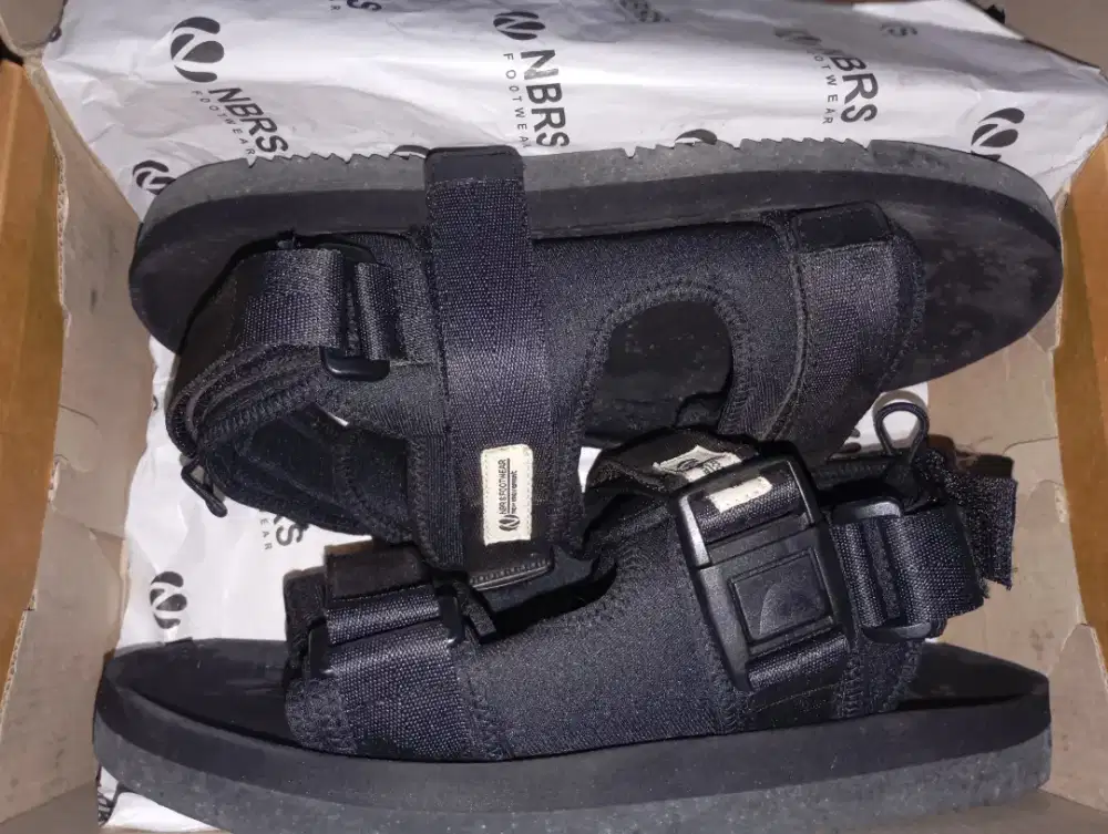 sepatu sendal cowo merek nibras hira aswad ukuran 41