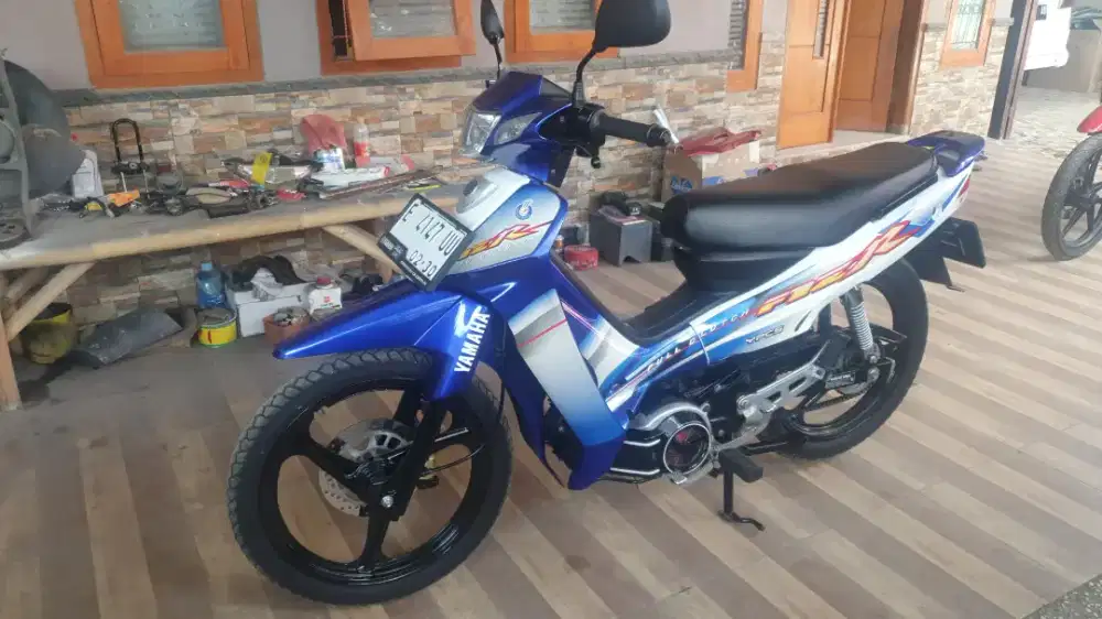 Yamaha f1zr 2003 biru