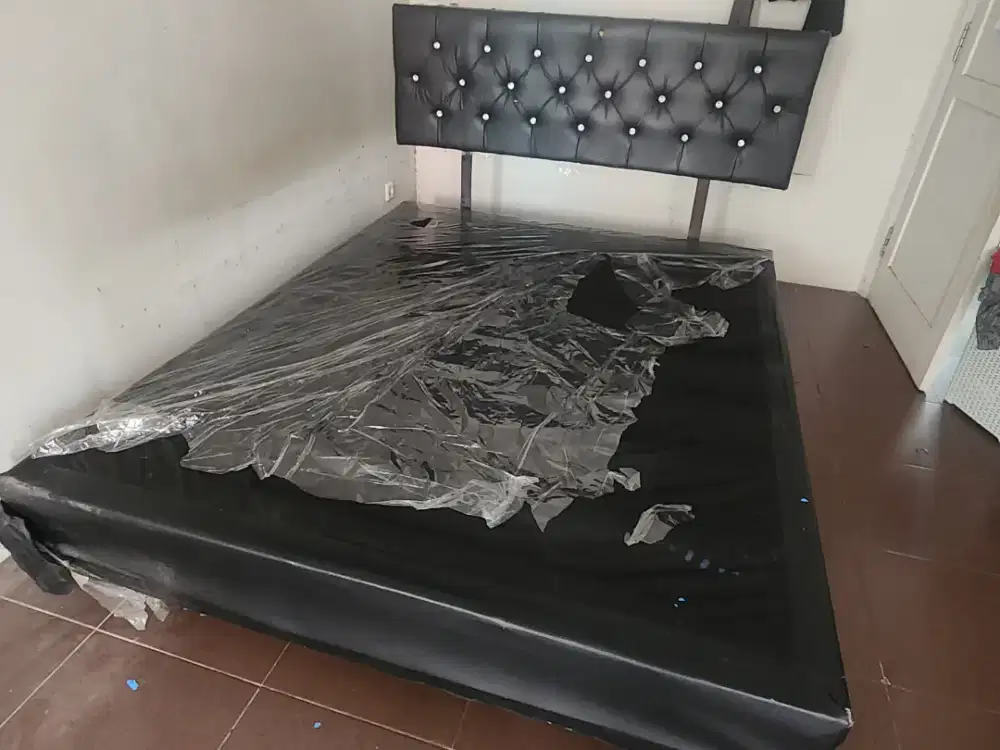 Dipan Kasur Masih Bagus uk 160 x 200