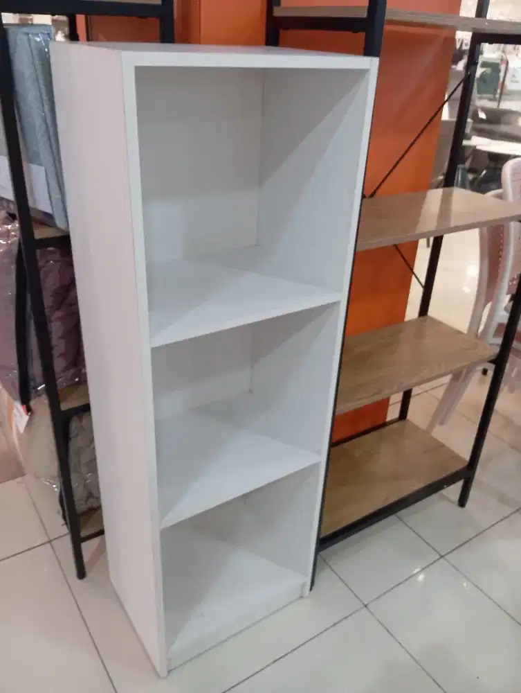 Rak buku slim Horsen