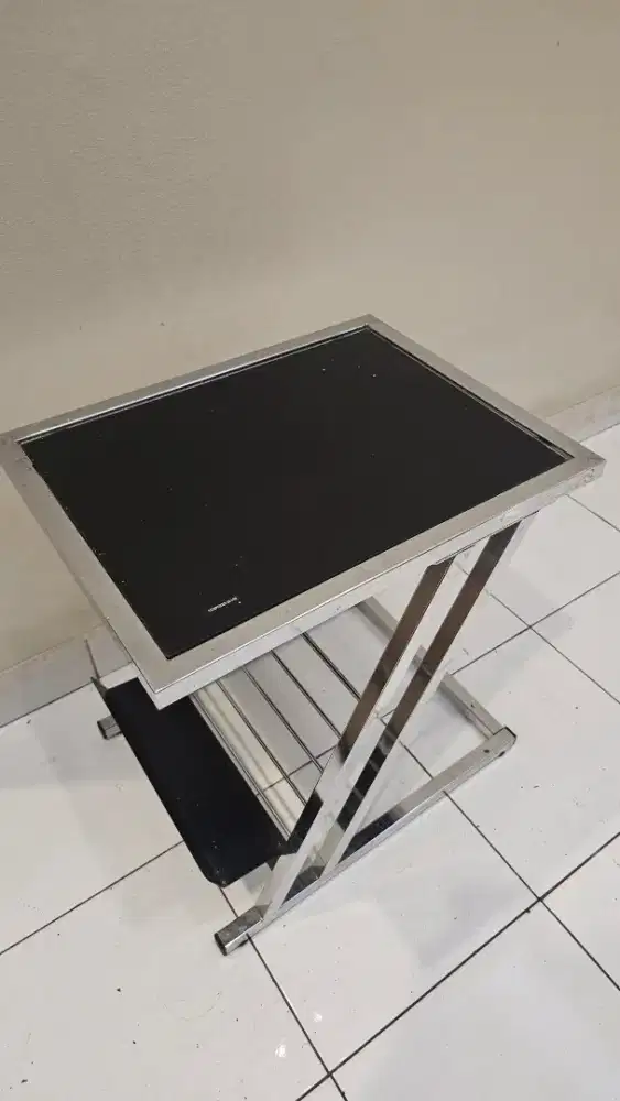 Meja Samping Minimalis Informa | Kaca Tampered - Rangka Metal