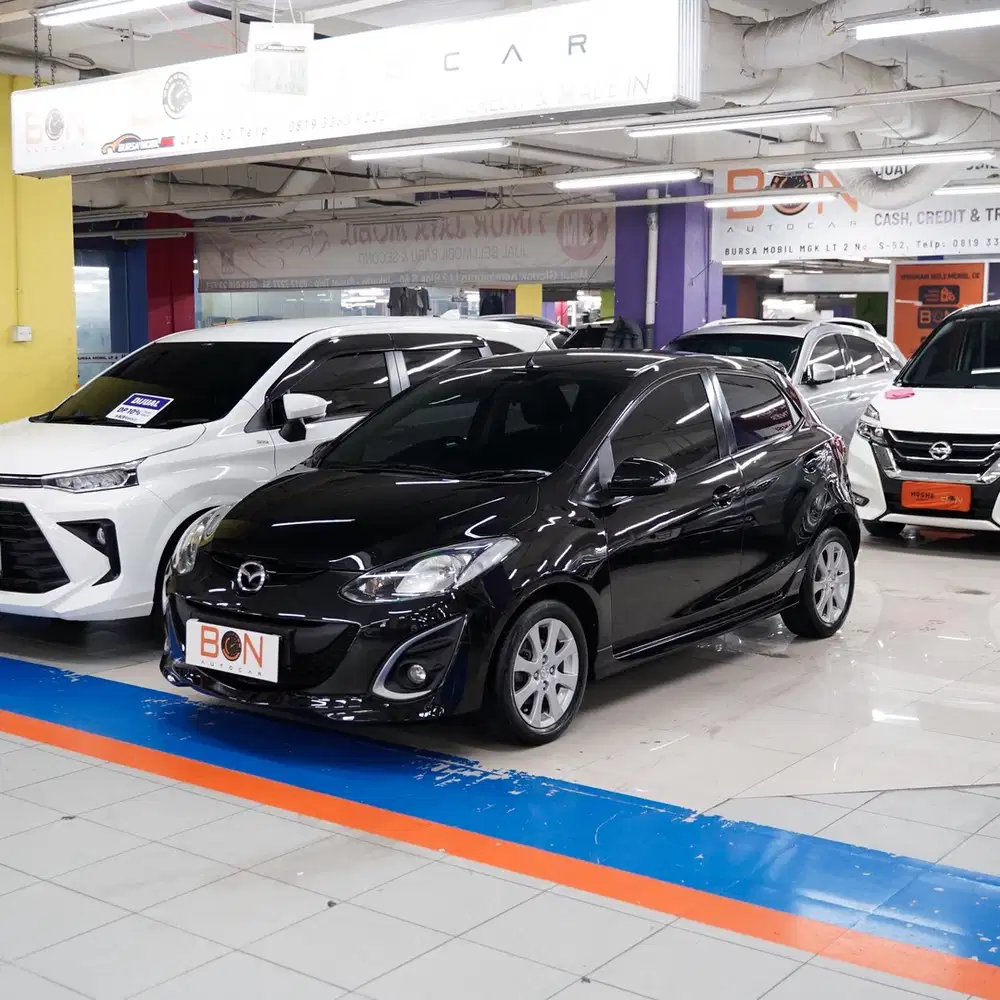 Mazda 2 V 2013 Hitam