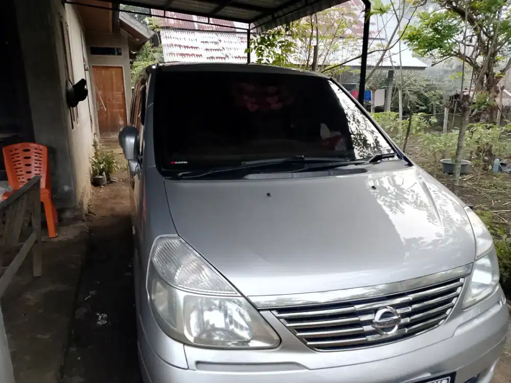 Jual satu unit mobil nisan serena hws