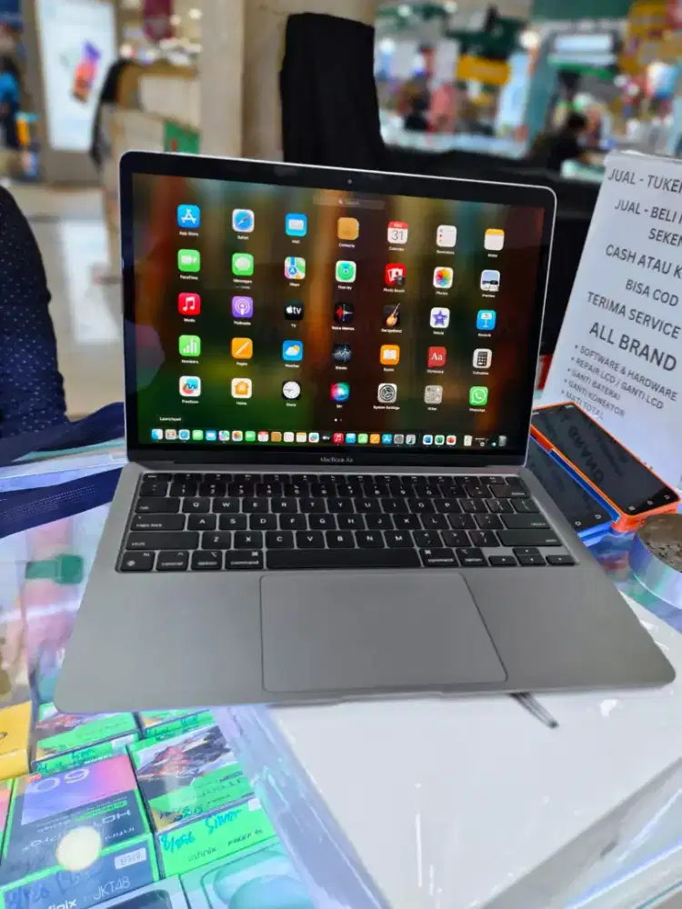 MACBOOK AIR M1 13 inc lengkap mulus jarang dipakai