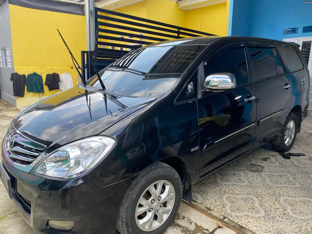 Toyota Kijang Innova 2011 Bensin