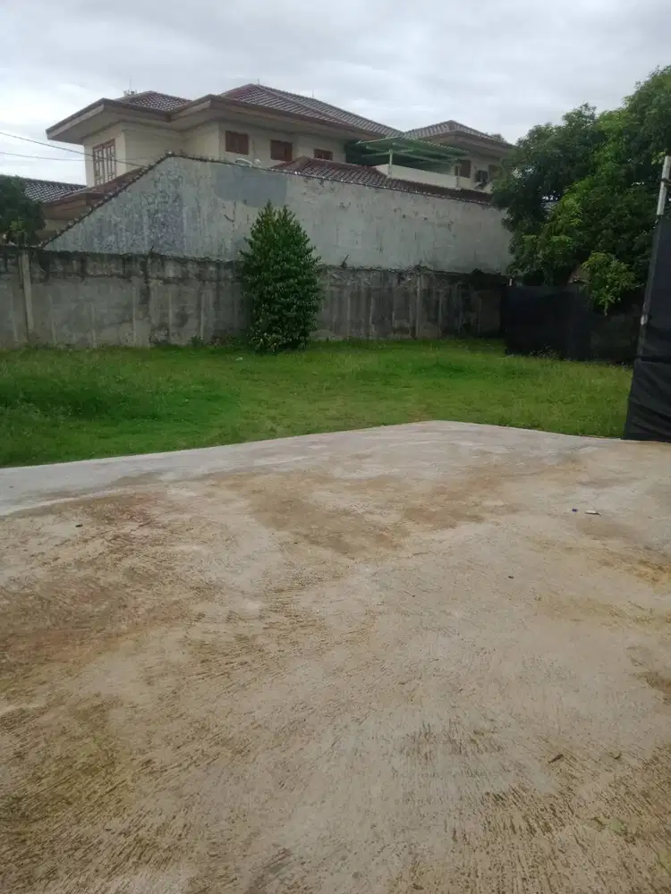 Disewakan Tanah pinggir Jalan dan di jual rumah besar