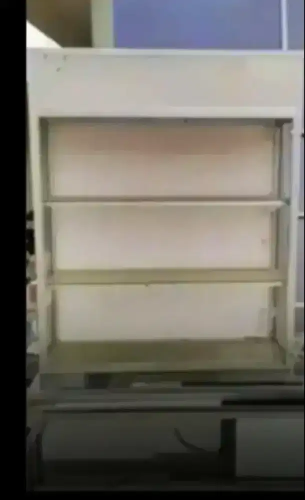 Etalase kaca premium