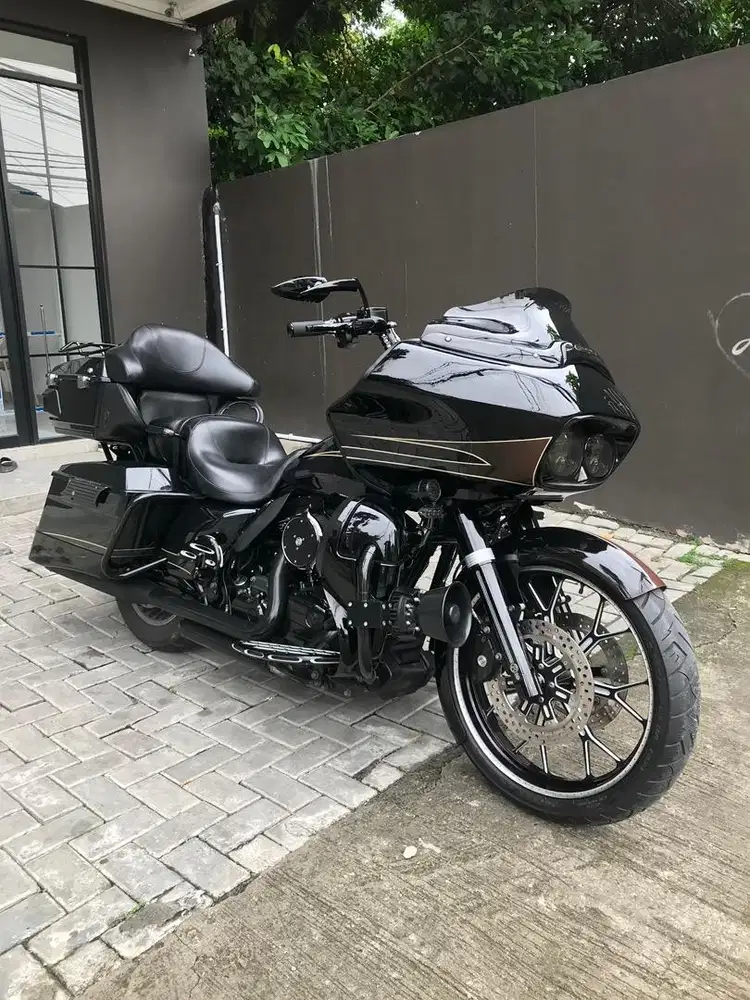 Di Jual Harley Davidson Road Glide Ultra Tahun 2013