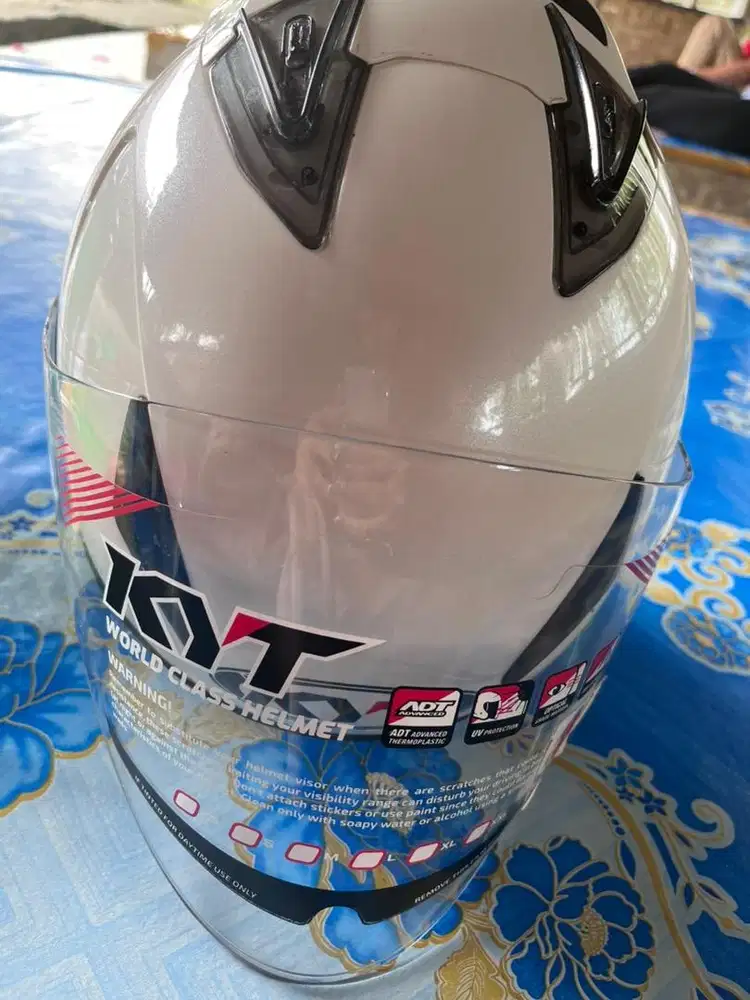 Helm KYT Kyoto Solid Gorilla White Gloss (Clear NEW)