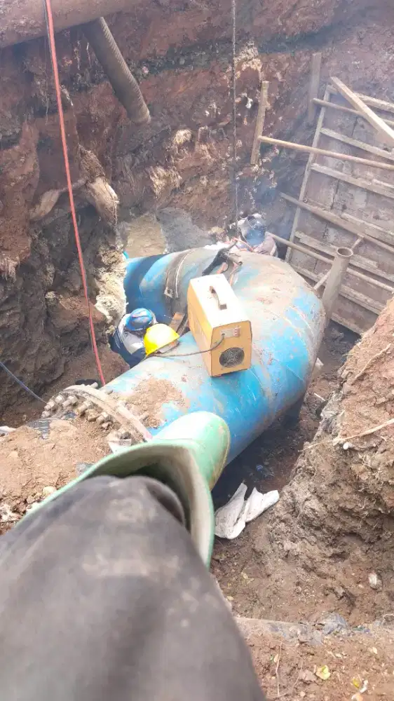 Jasa pengelasan di luar jam kerja