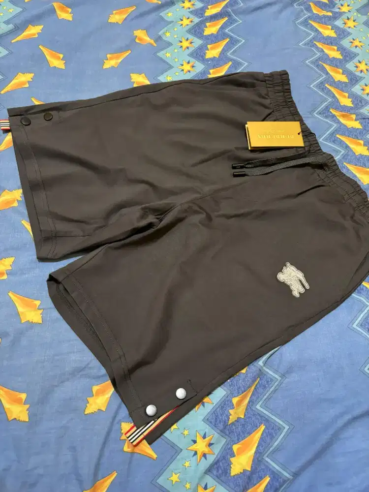 Celana burberry import masih baru