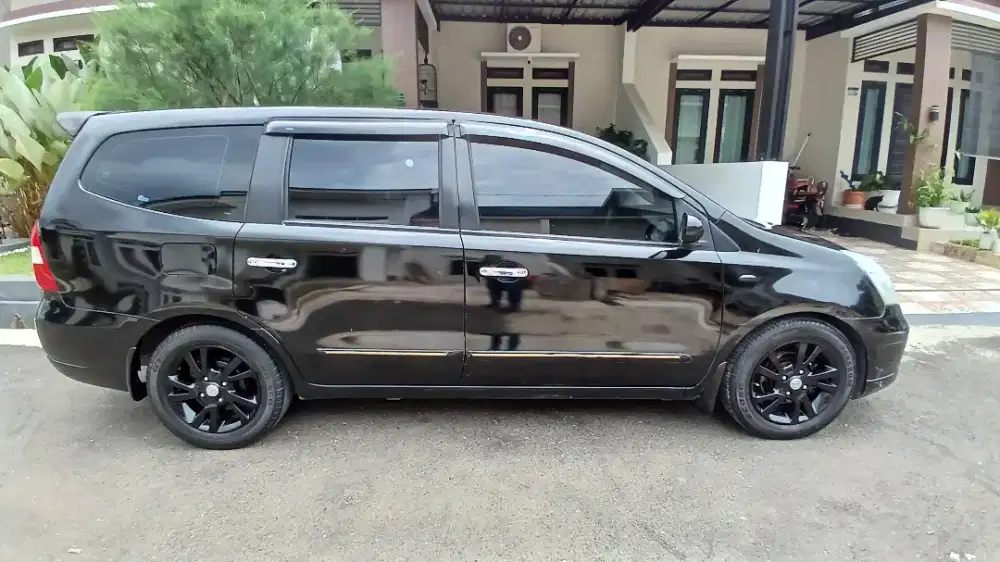 Jual Grand Livina Metic XV 2011