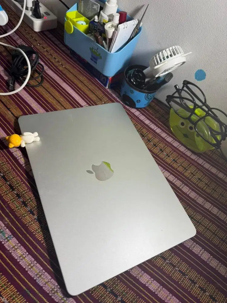 Sekon Macbook Air M3 13 8/256 gb