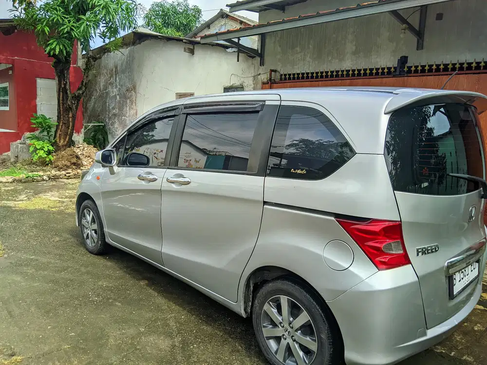 Honda Freed 2012 Bensin