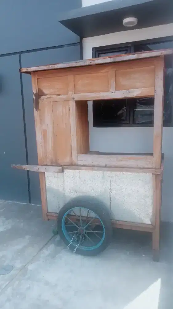 Jual gerobak Mie Ayam bekas + meja