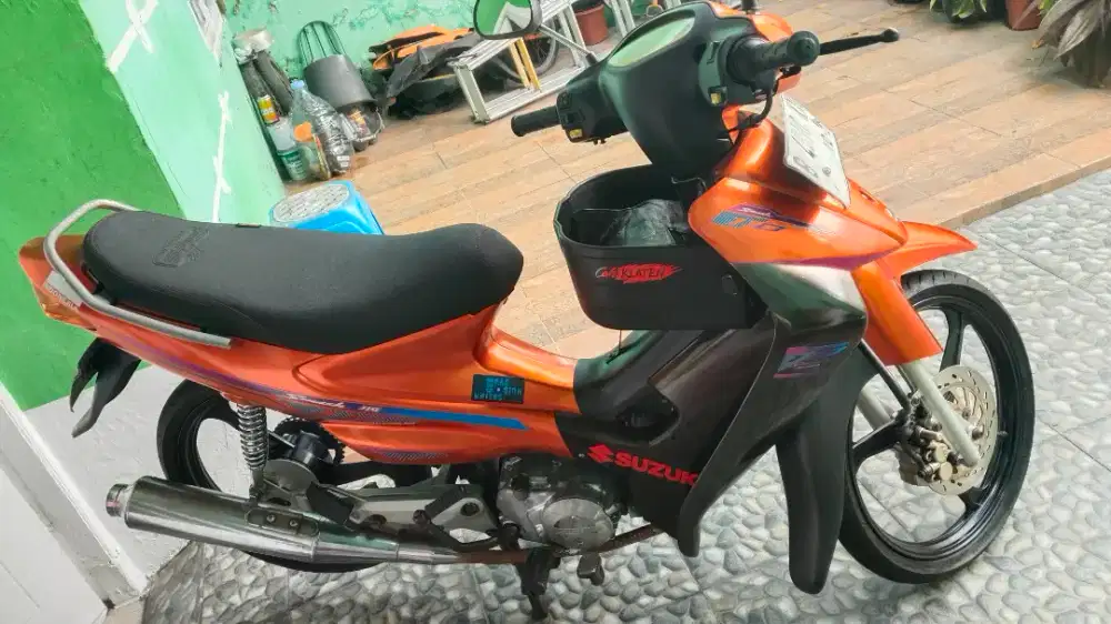 Dijual Suzuki Smash 2005 . Warna Orange