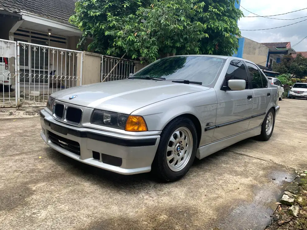 BMW 320i 1995 Bensin