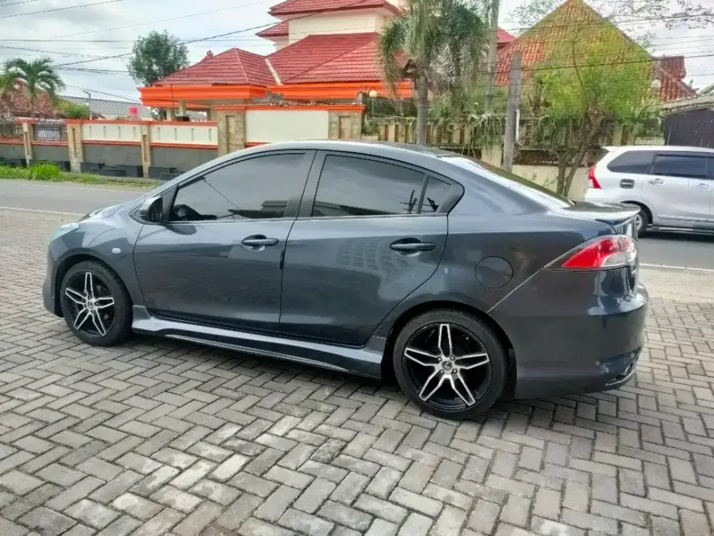 Mazda 2 R matic sedan th 2011