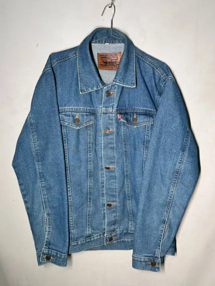 Jaket levis pria