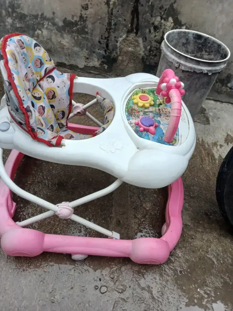 Baby walker bayi
