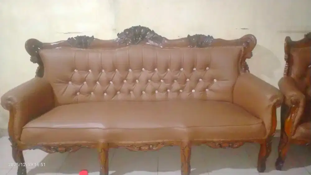 Sofa Jati jepara kulit dan busa baru