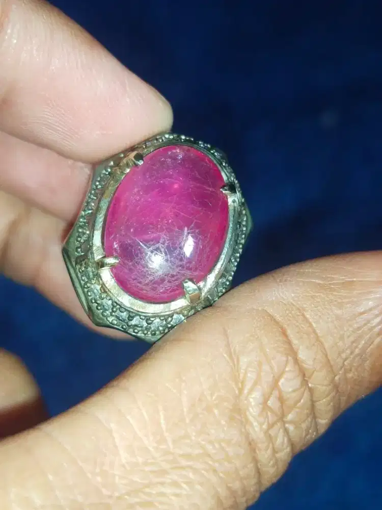 cincin merah ruby