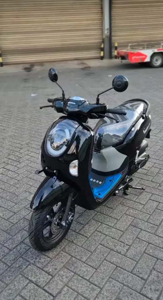 HONDA SCOOPY FASHION HITAM