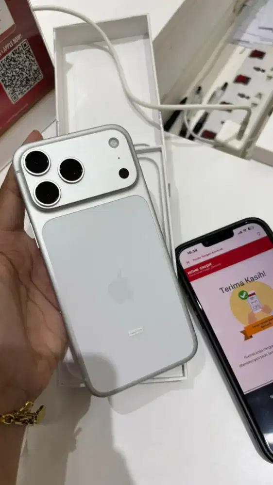 Handphone iphone 17 promax silver