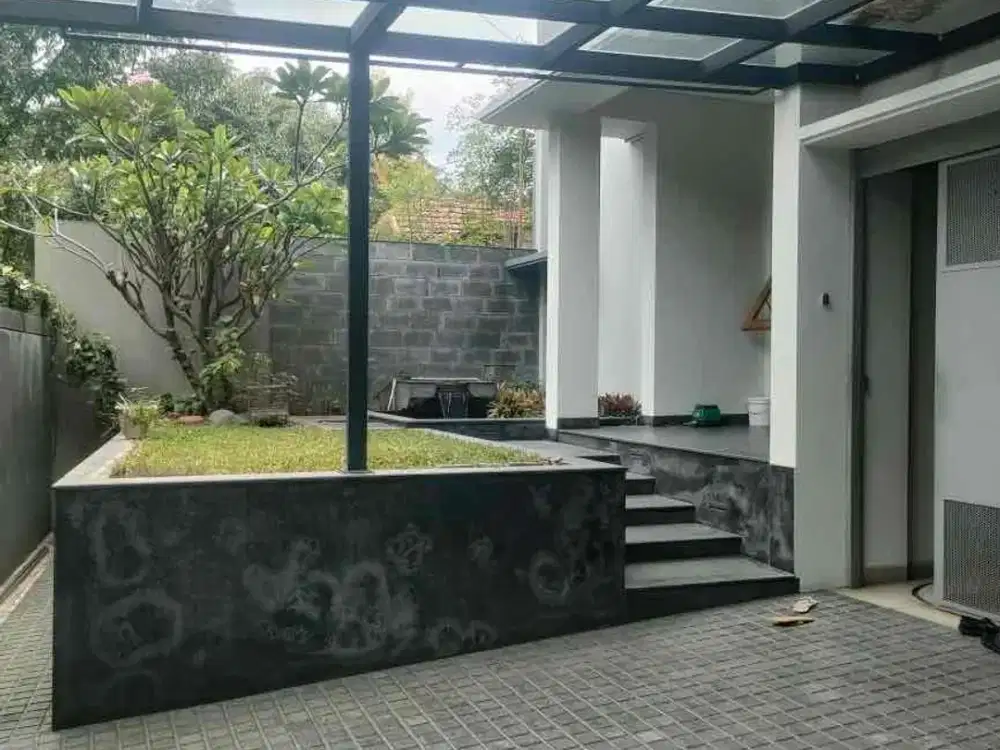 DIJUAL RUMAH BAGUS 2.5 LANTAI SIAP HUNI DI SAYAP  JALAN BURANGRANG BANDUNG