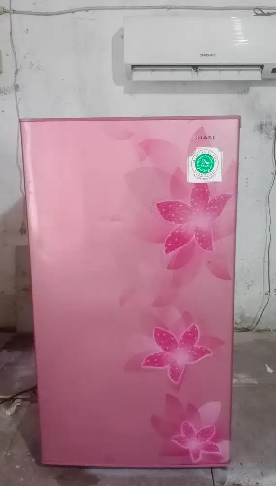Kulkas 1 Pintu  SHARP. (Bisa diantar dalam kota padang)