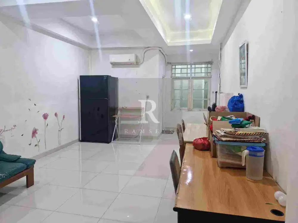 Dijual 2 unit ruko diperkomplekan plangi palem Cengkareng