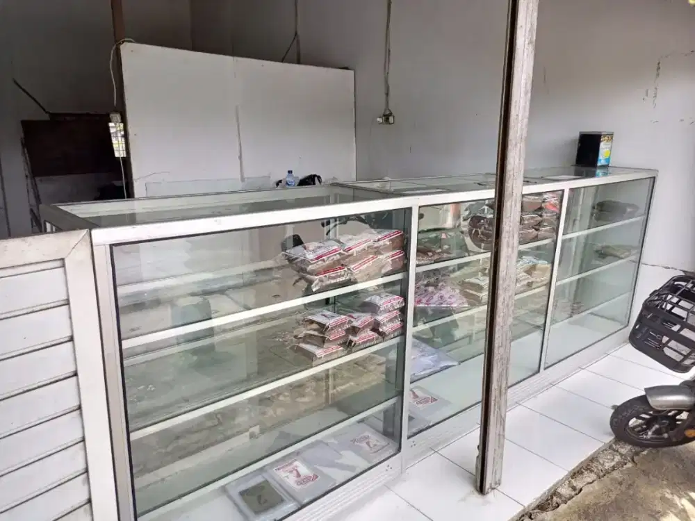 Etalase kaca bekas murah