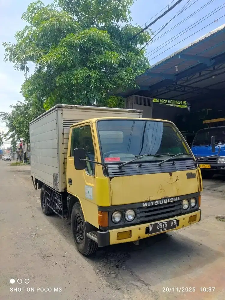 Mitsubishi engkel box 100 ps 2001