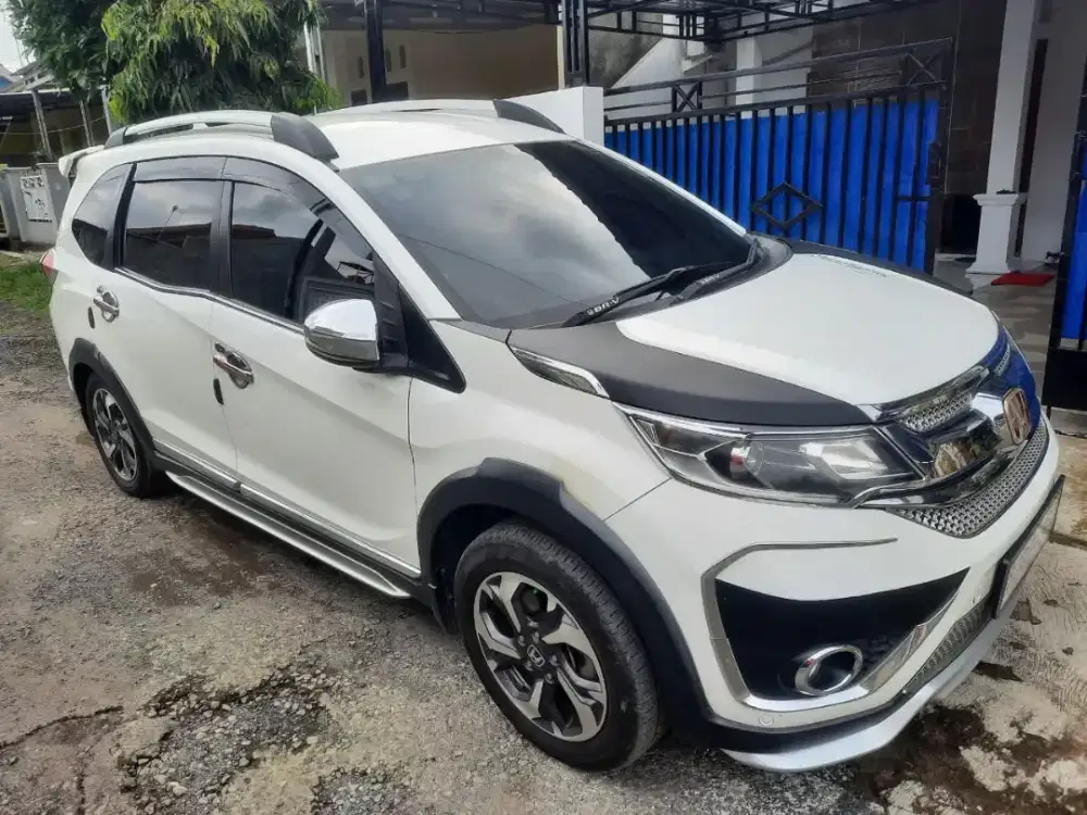 Mobil Honda brv 2016
