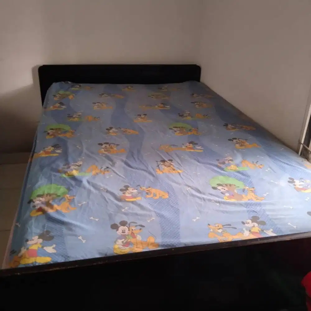 Tempat tidur kayu jati asli