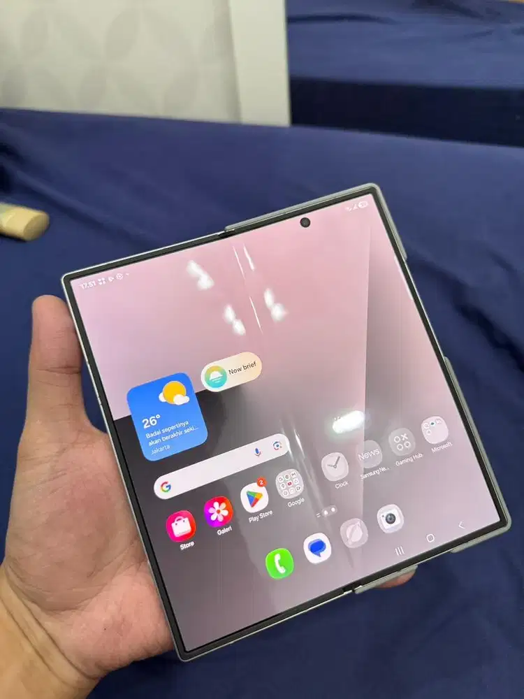 For Sale Samsung Zfol7 Warna Silver Shadow 256GB