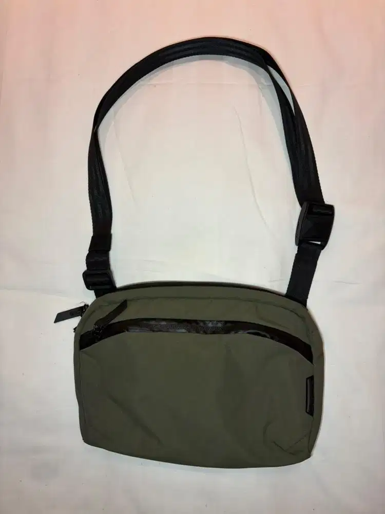 Tas Sling Bag Alpaka Flight Sling 2lt fit ipad mini green