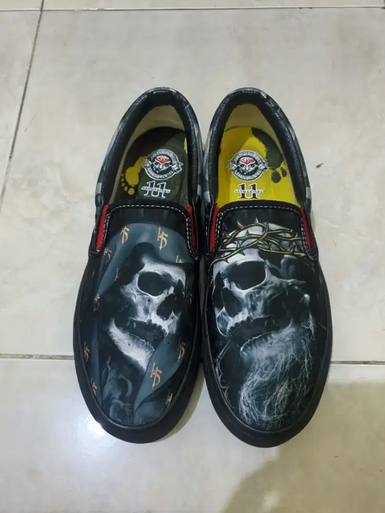 Sepatu Slip on limited edition
