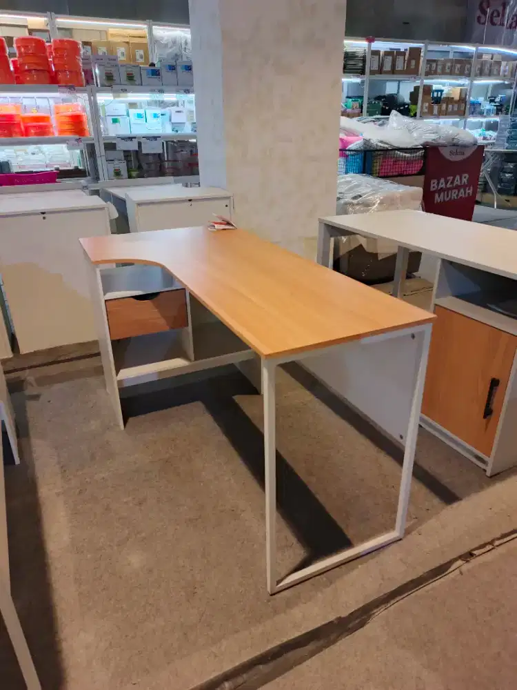 Meja Kantor Display