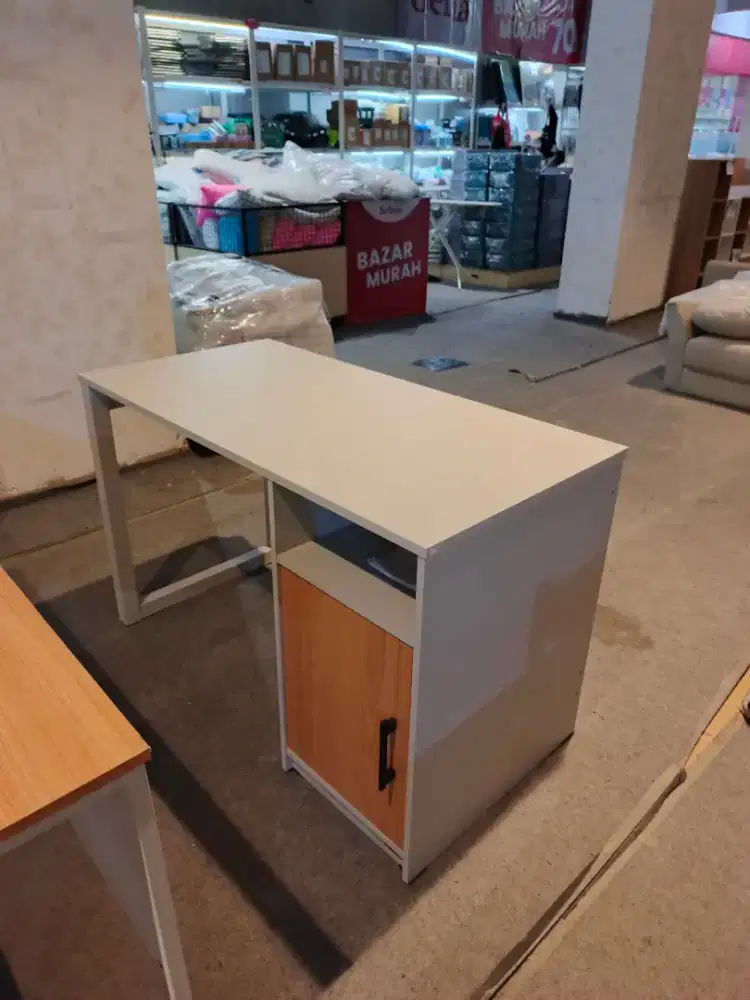Meja Kantor Display