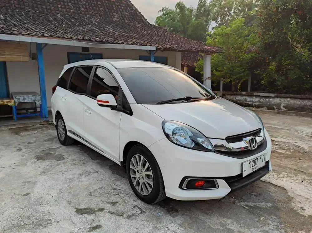 Honda Mobilio autometik 2014 warna puti favorit