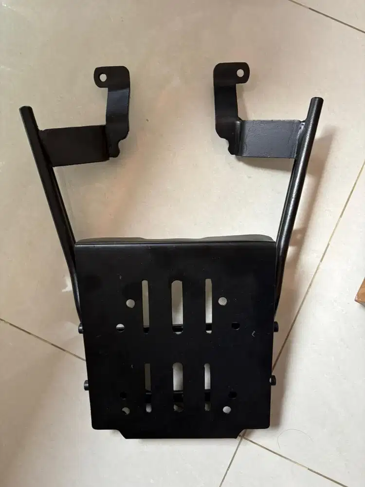 Dijua dudukan top box Yamaha MT 23