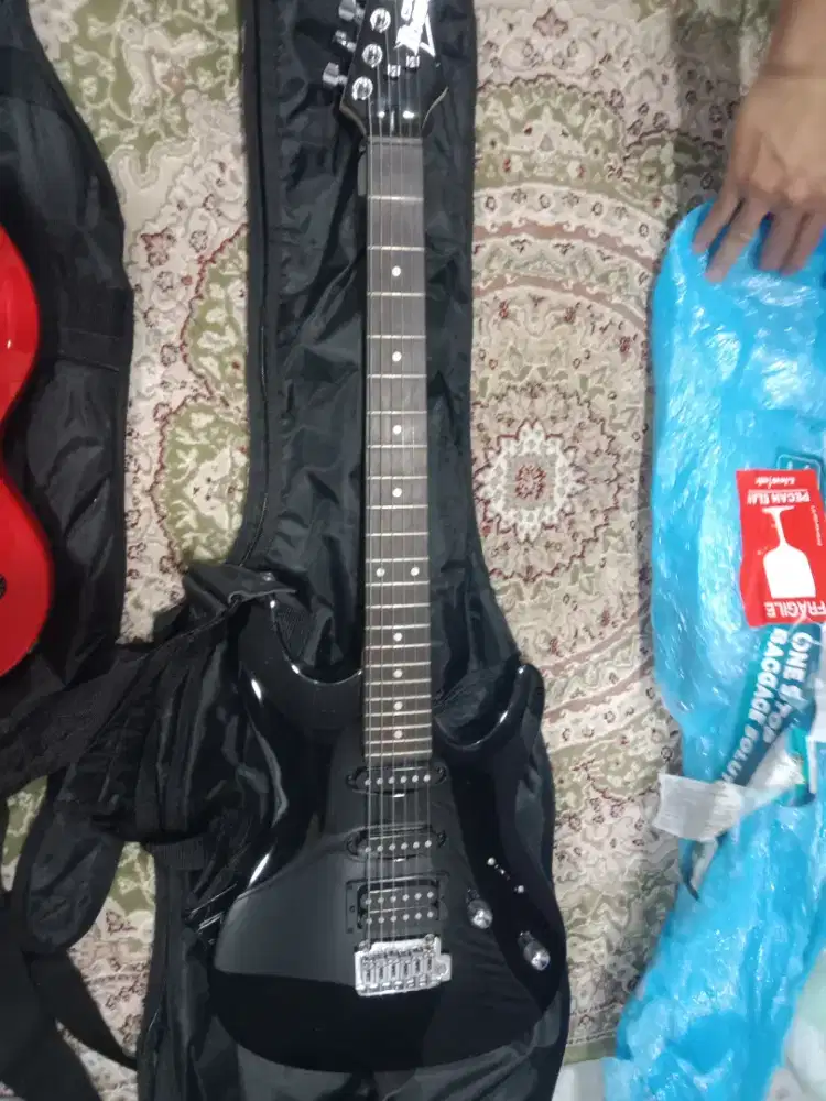 Gitar masih mulus bagus