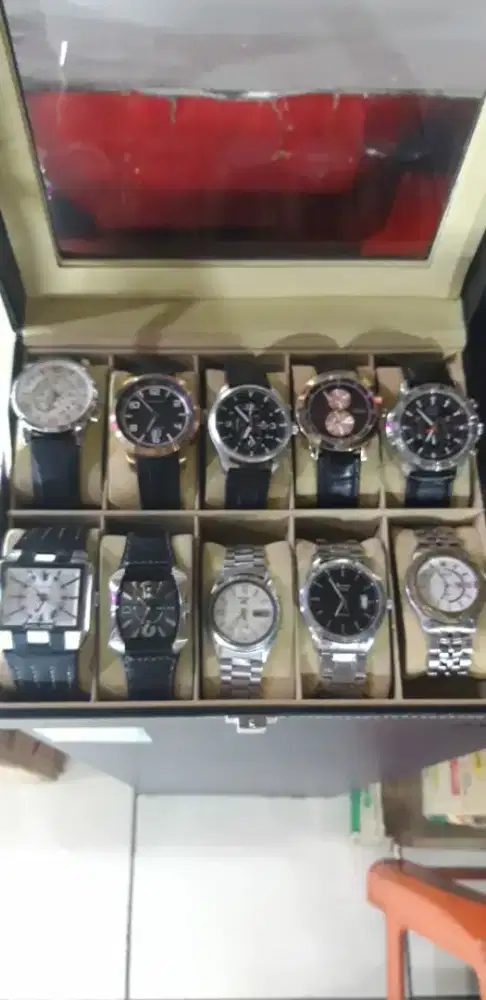 Dijual borongan 1box jam tangan