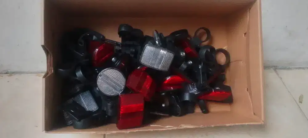 REFLECTOR DEPAN BELAKANG