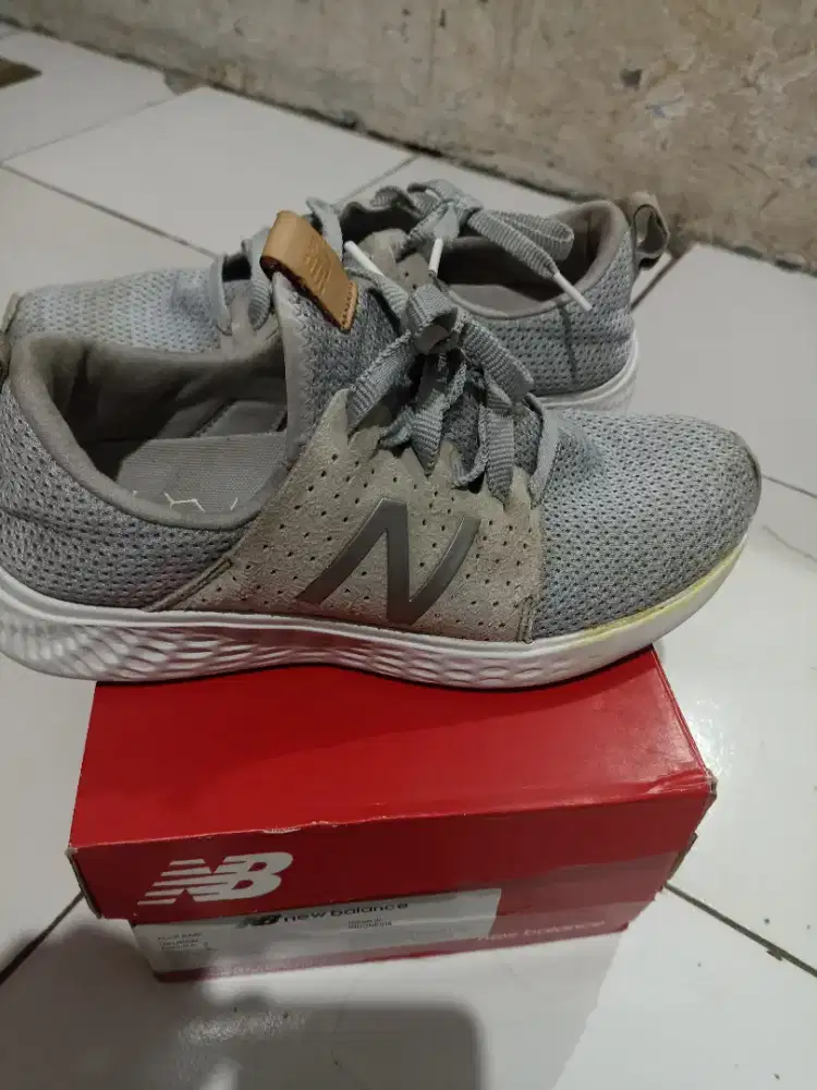 dijual sepatu wanita, Merk NB, ukuran 39 kondisi masih bagus