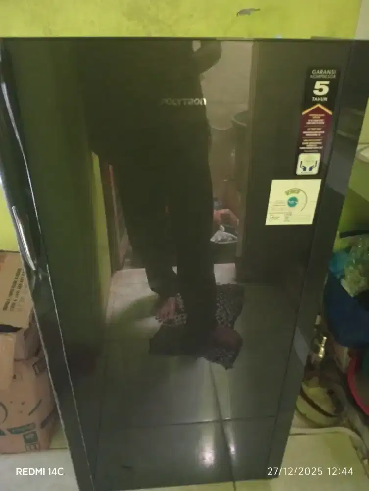 Menjual kulkas polytron 1 pintu