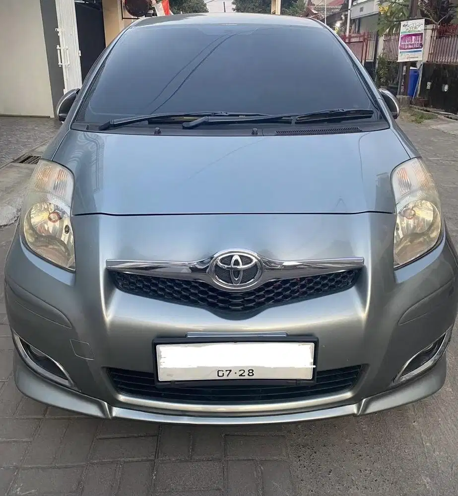 Toyota yaris s limited 2010